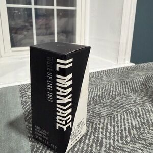 IL MAKIAGE Woke Up Like This Foundation